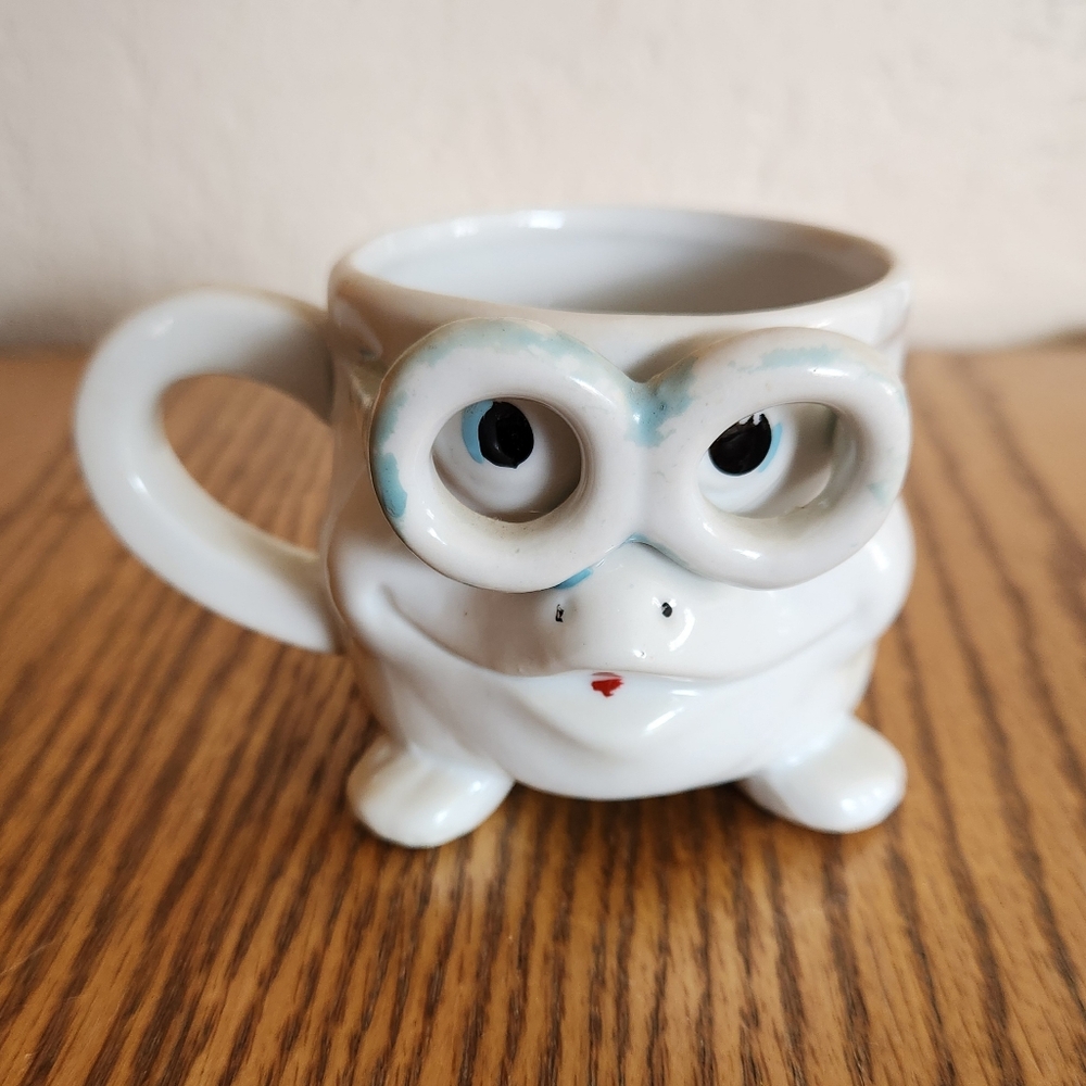 VINTAGE GOT FROG SHAPE MUG WITH GLASSES HAND-PAINTED